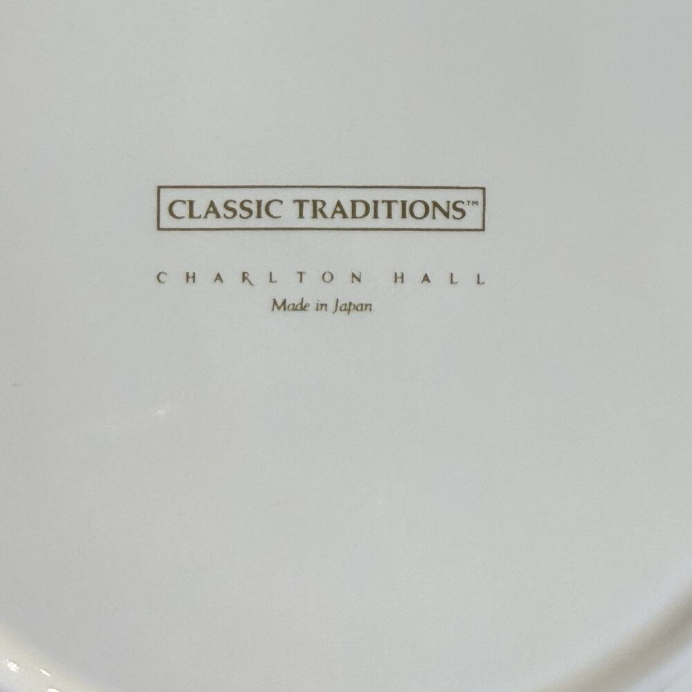 Charlton Hall Kobe Christmas Service for 4 Plates, Cups, Saucers (12 Pc) In Box - Picture 7 of 7